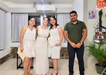 ASISTIÓ  EL SECRETARIO GENERAL DE CSL ABEL ENRIQUE MIRANDA CARMONA AL ENCENDIDO DEL ÁRBOL NAVIDEÑO DEL TIANGUIS DE LA COLONIA LAS PALMAS.