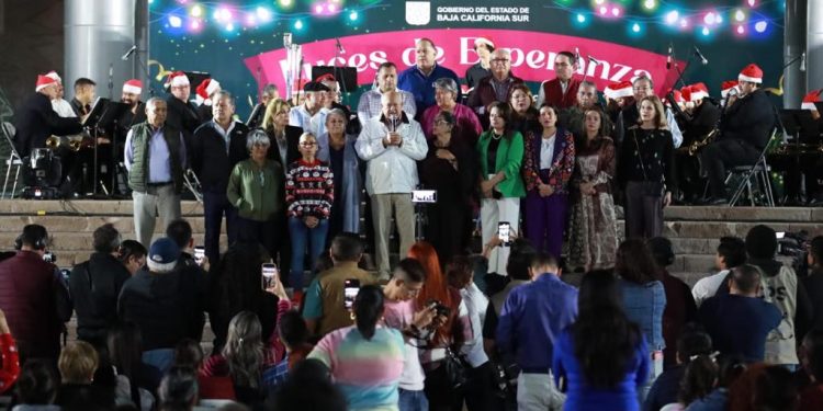 ENCIENDE GOBERNADOR VCC ILUMINACIÓN NAVIDEÑA:  “SIENTAN LA ESPERANZA POR UNA VIDA MEJOR”