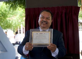 OBTIENE PREMIO “FORJADOR DE GENERACIONES 2023” EL MAESTRO SEALTIEL ENCISO PÉREZ