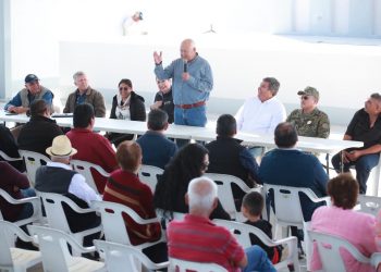 CUMPLE GOBERNADOR VÍCTOR CASTRO A BAHÍA ASUNCIÓN: ENTREGA TECHUMBRE DE CANCHA PÚBLICA