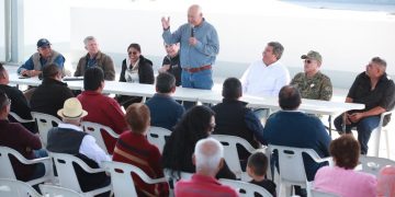 CUMPLE GOBERNADOR VÍCTOR CASTRO A BAHÍA ASUNCIÓN: ENTREGA TECHUMBRE DE CANCHA PÚBLICA