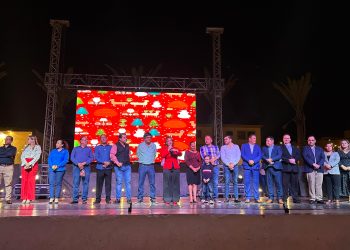 ENCABEZA EL ALCALDE DE LOS CABOS OSCAR LEGGS CASTRO EL ENCENDIDO DEL ÁRBOL DE NAVIDAD E INAUGURACIÓN DEL BAZAR NAVIDEÑO