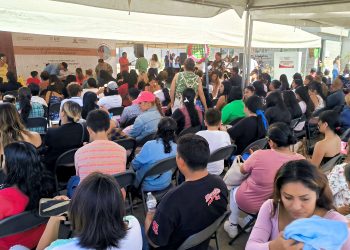 ENTREGAN CONSTANCIAS DE CURSOS Y TALLERES QUE SE IMPARTIERON EN EL CENTRO DE DESARROLLO COMUNITARIO DE LA COLONIA MESA COLORADA