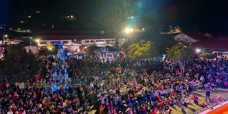 ENCIENDEN LAS LUCES NAVIDEÑAS EN MULEGÉ