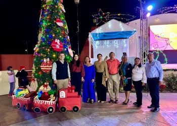 CONTINÚA EL ENCENDIDO DE ÁRBOL NAVIDEÑOS EN LOS CABOS; ESTE VIERNES SE CELEBRÓ EN SANTIAGO