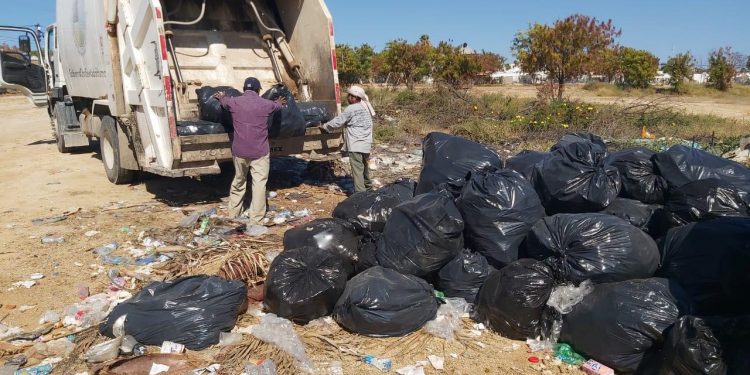INTENSIFICA SERVICIOS PÚBLICOS DE LOS CABOS LA LIMPIEZA EN PLANTELES EDUCATIVOS DE ESTE MUNICIPIO