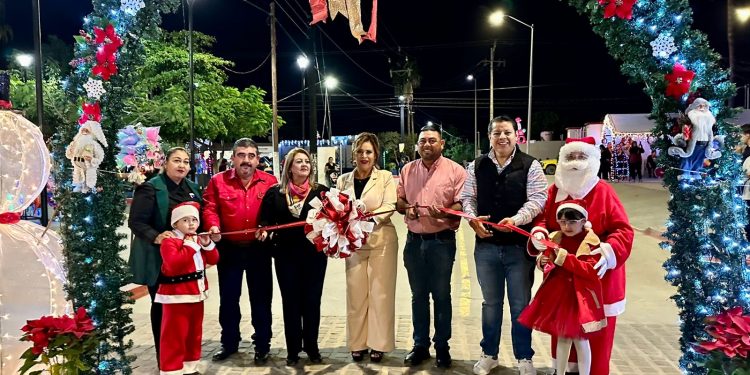 SE REALIZÓ EL ENCENDIDO DEL ÁRBOL NAVIDEÑO EN LA DELEGACIÓN DE MIRAFLORES