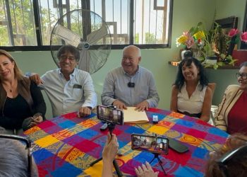 EN REUNIÓN DE TRABAJO EL ALCALDE OSCAR LEGGS CASTRO, EL GOBERNADOR VÍCTOR CASTRO COSIÓ Y LA TITULAR NACIONAL DEL DIF NURIA FERNÁNDEZ SE TRATÓ EL PROYECTO DE CONSTRUCCIÓN DE 300 VIVIENDAS EN CSL