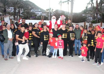 PARTICIPÓ EL PERSONAL DE SERVICIOS PÚBLICOS EN EL DESFILE NAVIDEÑO EN CABO SAN LUCAS