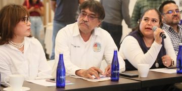 SE REUNIÓ EL ALCALDE DE LOS CABOS OSCAR LEGGS CASTRO CON REPRESENTANTES DE CANIRAC