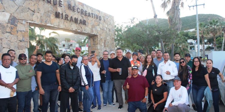 SERVIDORES PÚBLICOS DE LOS CABOS LLEVARON A CABO CAMPAÑA DE LIMPIEZA EN LA COLONIA MIRAMAR EN CSL