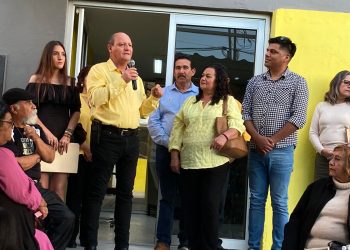 EN LAS OFICINAS ESTATALES DEL PARTIDO DE LA REVOLUCION DEMOCRATICA EL REGIDOR PACEÑO ESTUARDO GONZÁLEZ RODRÍGUEZ REGISTRO AYER SU PRECANDIDATURA PARA DIPUTADO LOCAL POR EL CUARTO DISTRITO ELECTORAL