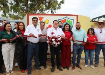 ENTREGA EL PRESIDENTE MUNICIPAL DE LOS CABOS OSCAR LEGGS CASTRO OBRA DE CONSTRUCCIÓN DE AGUA POTABLE EN LA COLONIA EJIDAL EN SJC