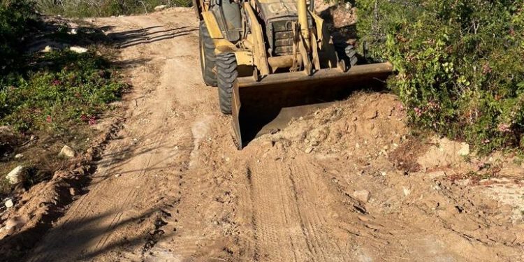 SERVICIOS PÚBLICOS DE LOS CABOS CONTINÚA LOS TRABAJOS DE REHABILITACIÓN DE VÍAS DE COMUNICACIÓN EN LA ZONA RURAL