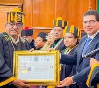 RECIBE ALCALDE DE LOS CABOS OSCAR LEGGS CASTRO EL GALARDÓN ACADÉMICO HUMANISTA DOCTORATUS HONOREM TRANSFORMADORES DE LA PATRIA