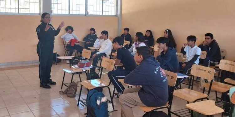 SECUNDARIA DE LORETO RECIBE PLÁTICAS PREVENTIVAS DE LA POLICÍA ESTATAL CIBERNÉTICA