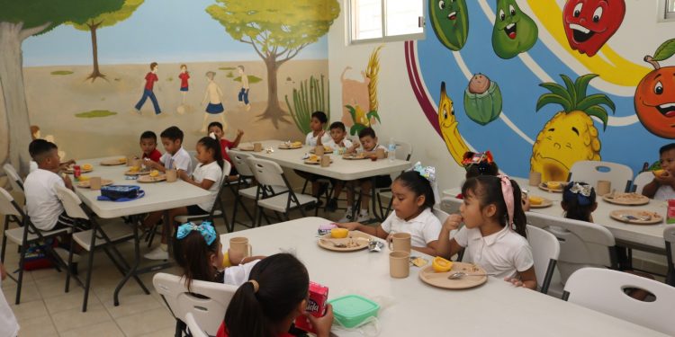 MÁS DE 10 MIL ALUMNOS DEPRIMARIA  RECIBEN DESAYUNOS CALIENTES