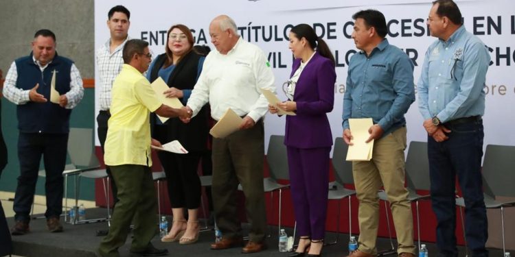 ENTREGA GOBERNADOR VCC, 180 TÍTULOS DE CONCESIÓN PARA FORTALECER EL TRANSPORTE PÚBLICO