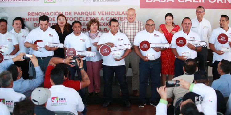 CLAUSURAN GOBERNADOR Y PRESIDENTA DEL SEDIF, CURSOS Y TALLERES DE ICATEBCS