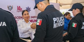 HOY SE FESTEJA EL DIA DEL POLICIA EN TODO EL PAÍS Y LOS AGENTES SALDRÁN A LAS CALLES A RECIBIR EL RECONOCIMIENTO  DE LA CIUDADANÍA