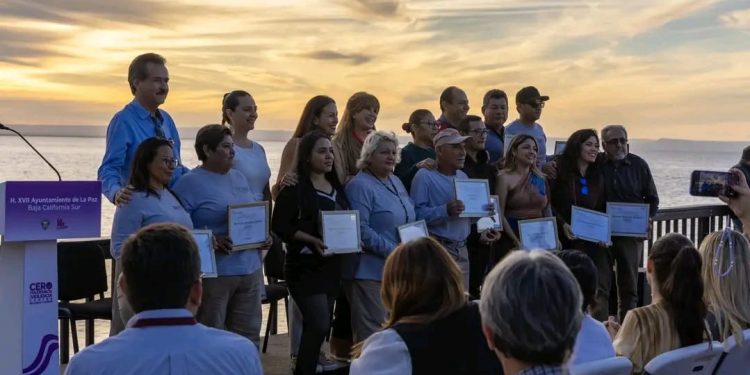 TRAS LAS HUELLAS Por Monserrath Villalejo Baeza