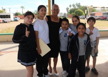 SUGIERE PROFESORA CON 50 AÑOS DE SERVICIO QUE SEAN DIARIASLAS CLASES DE EDUCACIÓN FÍSICA