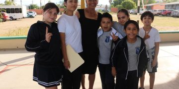 SUGIERE PROFESORA CON 50 AÑOS DE SERVICIO QUE SEAN DIARIASLAS CLASES DE EDUCACIÓN FÍSICA