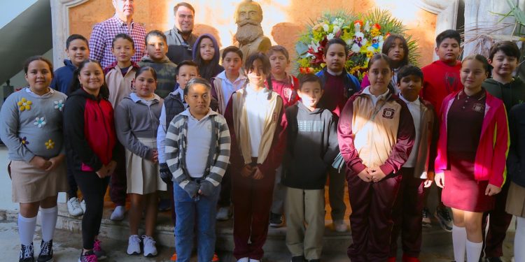 EL XIV AYUNTAMIENTO DE LOS CABOS REALIZÓ CEREMONIA CÍVICA PARA CONMEMORAR EL 54° ANIVERSARIO LUCTUOSO DEL PROFESOR PABLO L. MARTÍNEZ