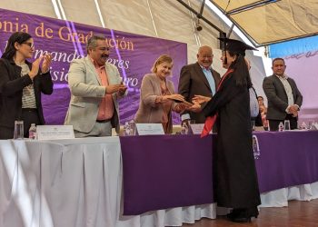 LA UNIVERSIDAD MUNDIAL ENTREGA A LA COMUNIDAD MÁS DE UN CENTENAR DE NUEVOS PROFESIONISTAS