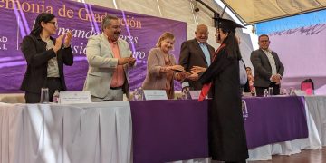 LA UNIVERSIDAD MUNDIAL ENTREGA A LA COMUNIDAD MÁS DE UN CENTENAR DE NUEVOS PROFESIONISTAS