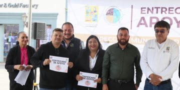 ENTREGA ALCALDE DE LOS CABOS OSCAR LEGGS CASTRO 70 APOYOS ASISTENCIALES