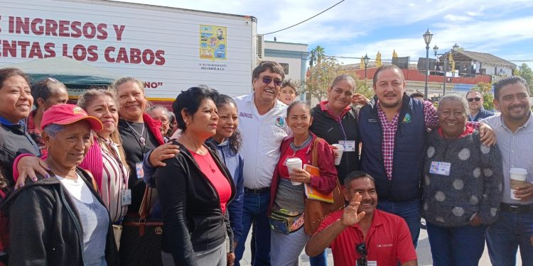 ALCALDE DE LOS CABOS OSCAR LEGGS CASTRO ATENDIÓ DE MÁNERA DIRECTA LAS PETICIONES DE HABITANTES DE LA COLONIA VISTA HERMOSA EN SJC