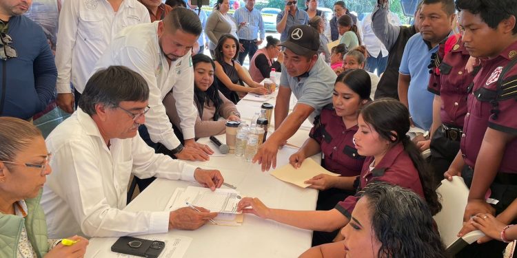 EL ALCALDE DE LOS CABOS OSCAR LEGGS CASTRO BRINDÓ ATENCIÓN DIRECTA A 300 PERSONAS EN LA PRIMERA AUDIENCIA PÚBLICA DE 2024