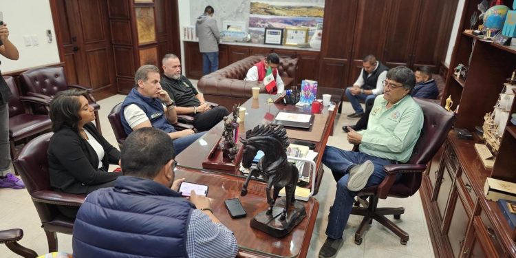 GOBIERNO DE LOS CABOS ACUERDA GESTIONES ANTE CFE PARA DOTAR DE ENERGÍA ELÉCTRICA AL CENTRO COMUNITARIO DE CARIBE BAJO