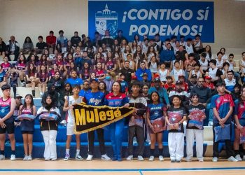 ENCABEZA EDITH AGUILAR ABANDERAMIENTO DE CONTINGENTE DEPORTIVO MULEGINO RUMBO A LAS OLIMPIADAS CONADE 2024