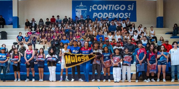 ENCABEZA EDITH AGUILAR ABANDERAMIENTO DE CONTINGENTE DEPORTIVO MULEGINO RUMBO A LAS OLIMPIADAS CONADE 2024