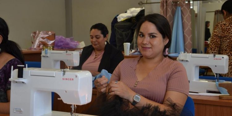 COMPARTEN EXPERIENCIAS EXITOSAS DE LA NEM DIRECTORES DEL SECTOR 5 DE PRIMARIAS DE LA PAZ