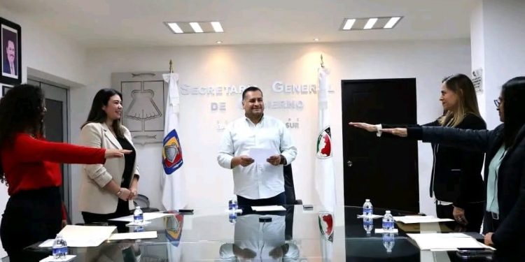 TRAS LAS HUELLAS Por Monserrath Villalejo Baeza