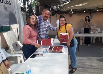 RECIBEN 33 FAMILIAS DE MULEGÉ TÍTULOS DE PROPIEDAD