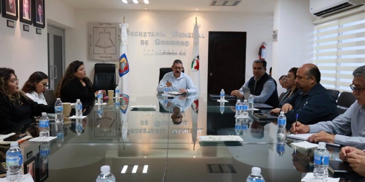 ESTABLECEN MESA DE DIÁLOGO AUTORIDADES Y DOCENTES DE TELEBACHILLERATO COMUNITARIO