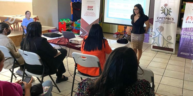 CAPACITAN A 41 SERVIDORAS Y SERVIDORES PÚBLICOS EN MATERIA DE TRATA DE PERSONAS