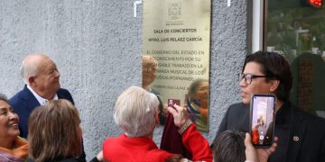 DEVELA GOBERNADOR VCC, PLACA EN HONOR A TRAYECTORIA DEL MAESTRO LUIS PELÁEZ GARCÍA