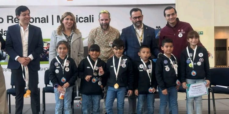 TRAS LAS HUELLAS Por Monserrath Villalejo Baeza