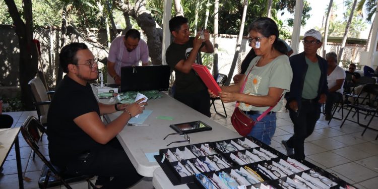 REALIZAN CAMPAÑA VISUAL SMDIF LOS CABOS Y LA VISTA SERVICIOS ÓPTICOS