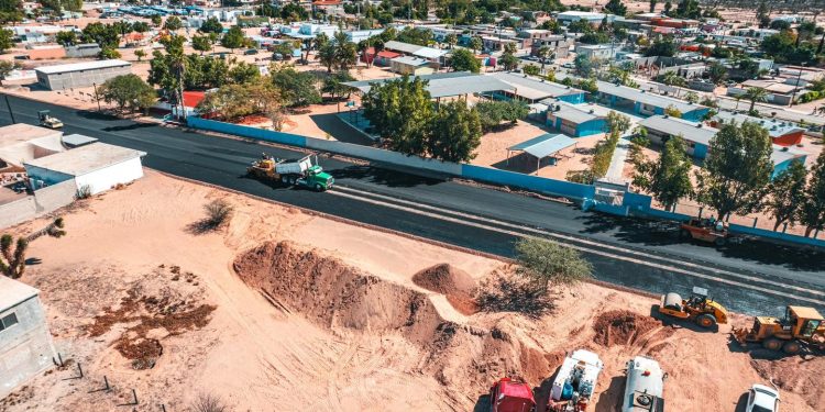 AVANZA OBRA DE PAVIMENTACIÓN EN VIZCAÍNO