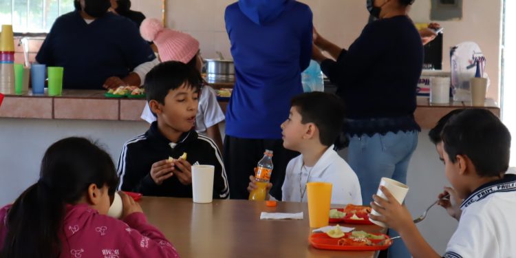SISTEMA MUNICIPAL DIF LOS CABOS ENTREGA DIARIAMENTE DE 350 A 400 DESAYUNOS ESCOLARES