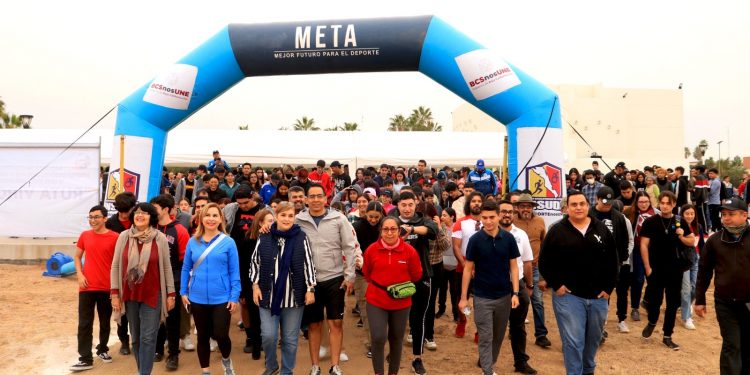 UN ÉXITO LA CAMINATA POR LA AMISTAD ORGANIZADA POR LA UABCS