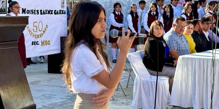CONMEMORAN CON ASAMBLEA CÍVICA EL 136º ANIVERSARIO DEL NATALICIO DEL PROFESOR MOISÉS SAENZ GARZA EN CSL