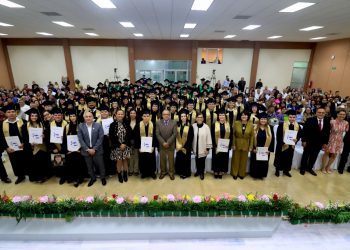 UABCS EGRESA 366 ESTUDIANTES DE SU CAMPUS LA PAZ