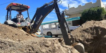 SUSTITUYE OOMSAPAS LOS CABOS 60 METROS DE TUBERÍA DE ALCANTARILLADO EN LA COLONIA INFONAVIT BRISAS DEL PACIFICO